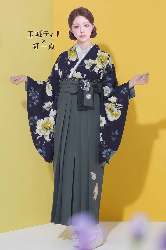 玉城ティナ×紅一点ブランド袴ネットレンタル　レトロ　紺色/ネイビー　花柄　お洒落　かわいらしいR25057