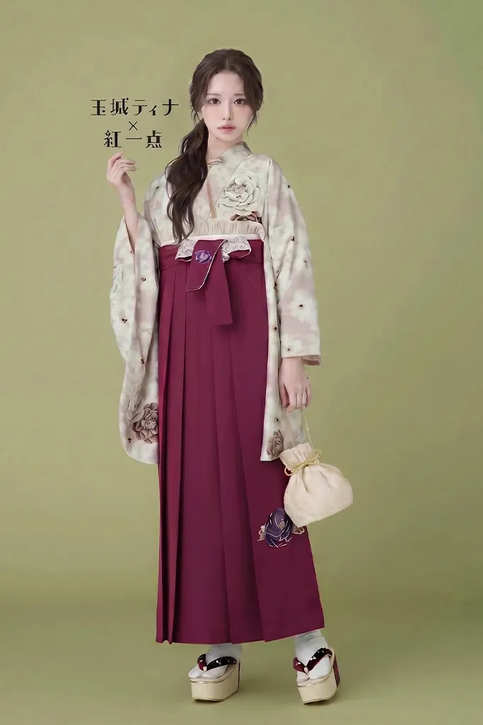 玉城ティナ×紅一点袴ネットレンタル　くすみピンク/淡色　バラ柄　薄い色　ダスティーカラー　かわいい　くすみカラー　女の子らしい　R23045