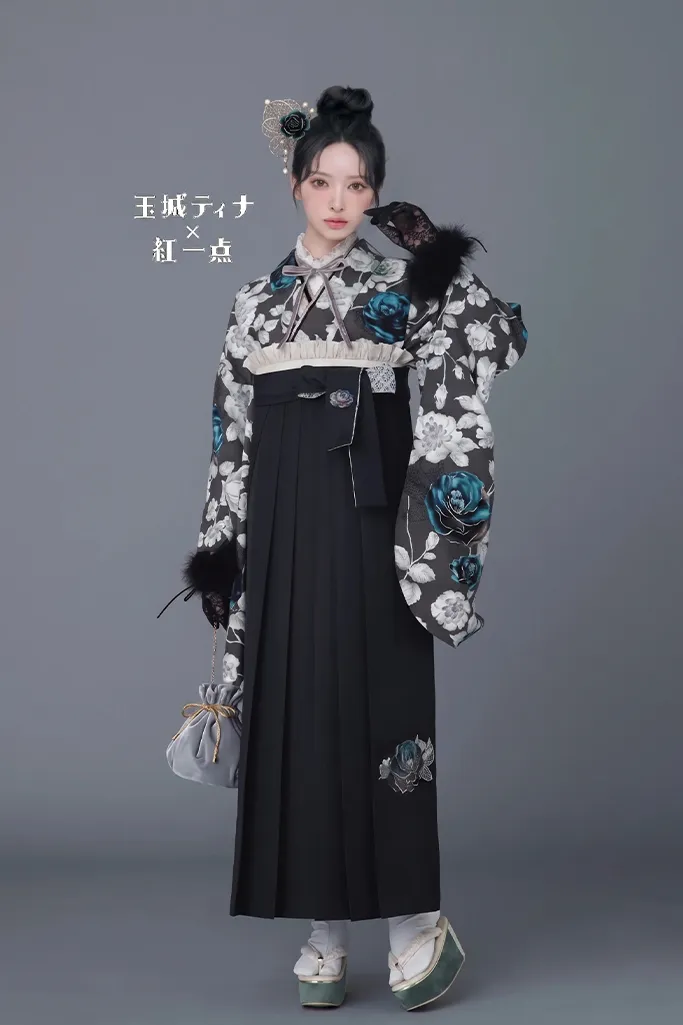 玉城ティナ×紅一点ブランド袴ネットレンタル　黒/グレー/青　バラ柄　大人っぽい　エレガントスタイル　R23043