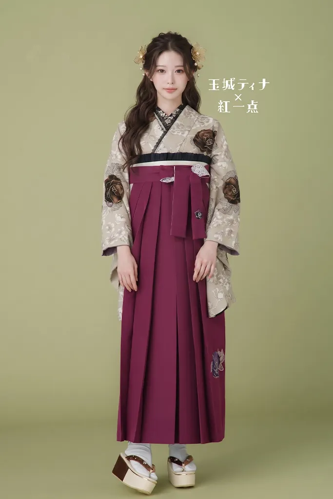 (玉城ティナ×紅一点袴ネットレンタル　くすみベージュ　バラ柄　ダスティーカラー　ヴィンテージスタイル　アンティーク調　　　R23042