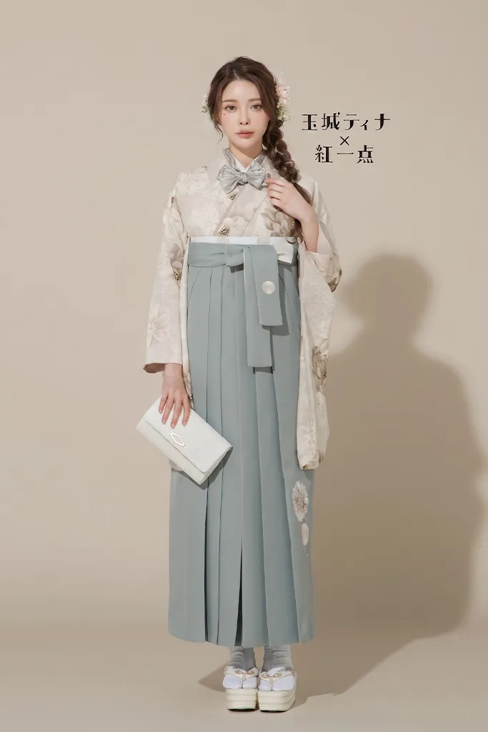 玉城ティナ×紅一点袴ネットレンタル　グレー/ベージュ　菊柄　ニュアンスカラー　淡い色　　ヴィンテージレトロ　　R22019