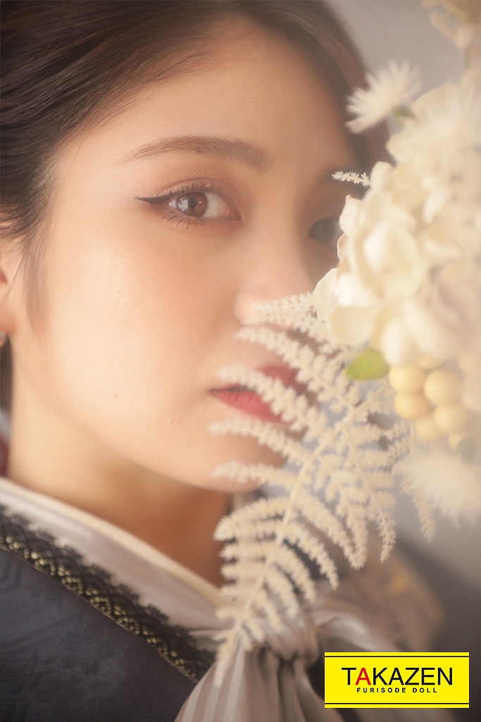 玉城ティナ×紅一点　グレー　ワンポイント柄/バラ柄　シンプル　大人っぽい　ダスティーカラー　ブーツスタイル　YK215