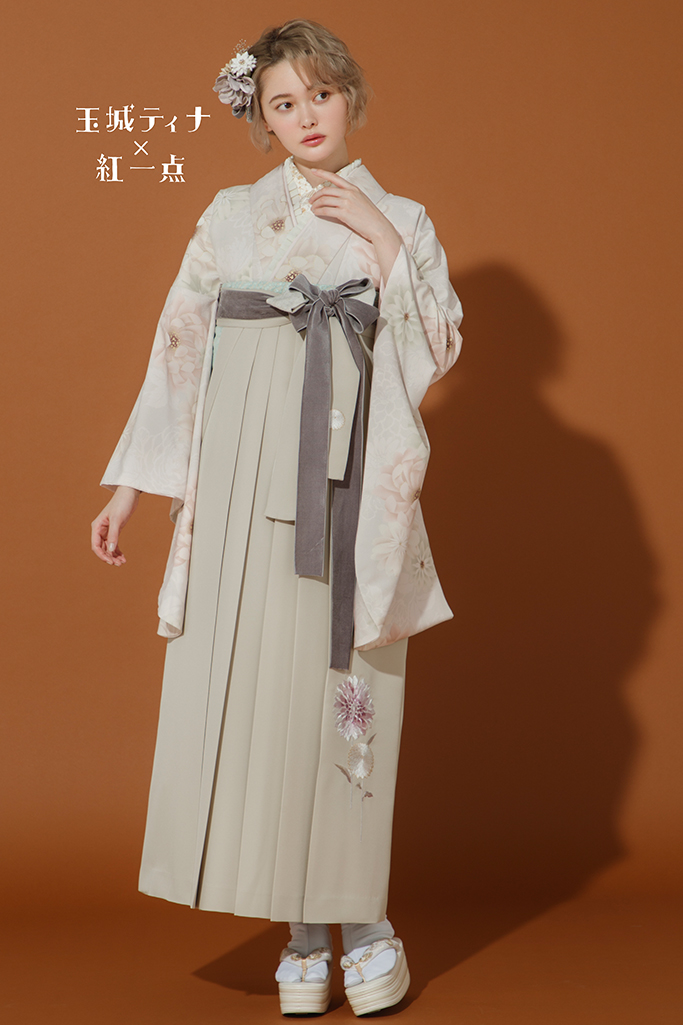 玉城ティナ×紅一点袴ネットレンタル(おしゃれかわいい)　くすみカラー/ベージュ　R22018