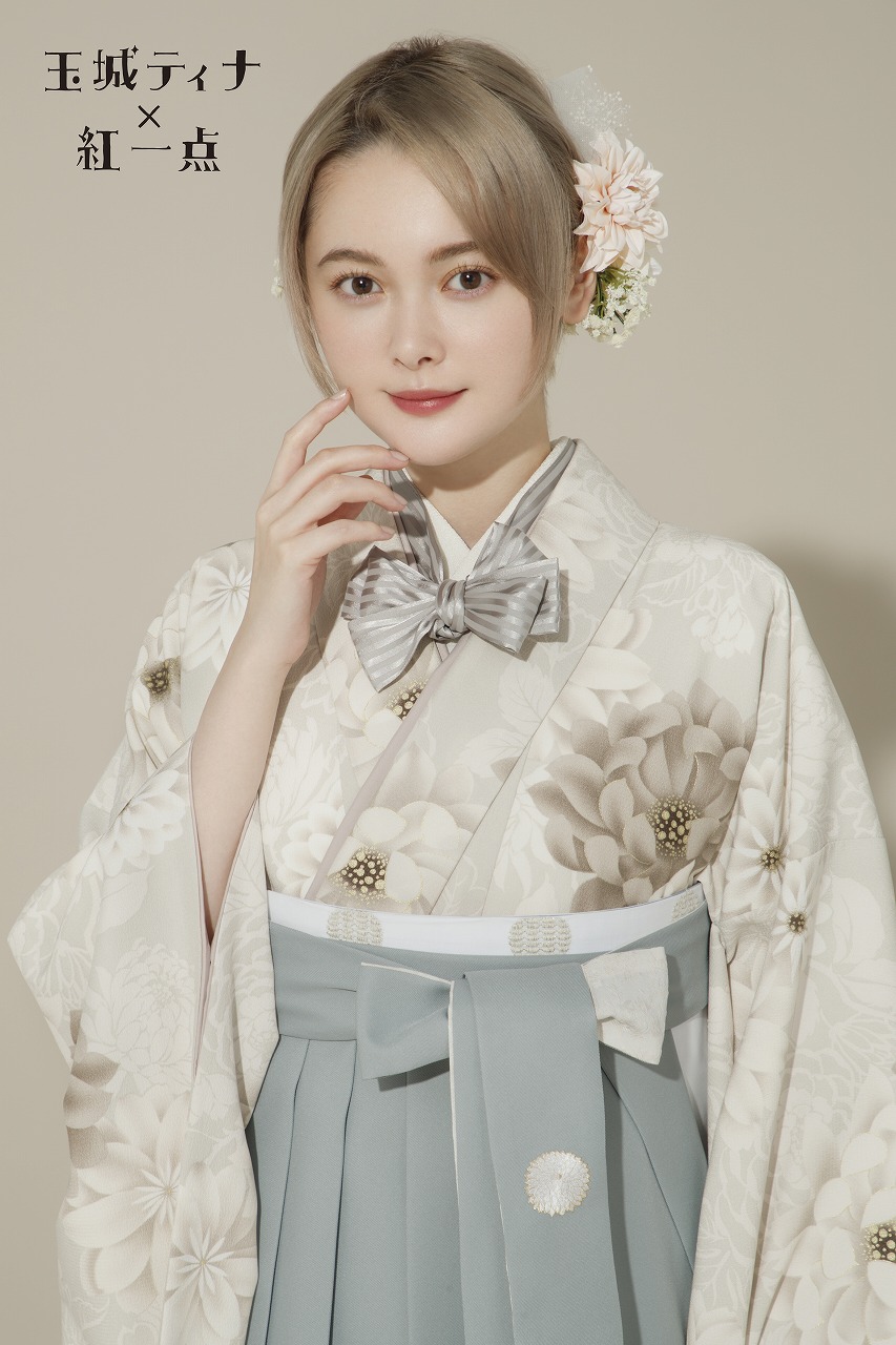 玉城ティナ×紅一点袴ネットレンタル　グレー/ベージュ　菊柄　ニュアンスカラー　淡い色　　ヴィンテージレトロ　　R22019