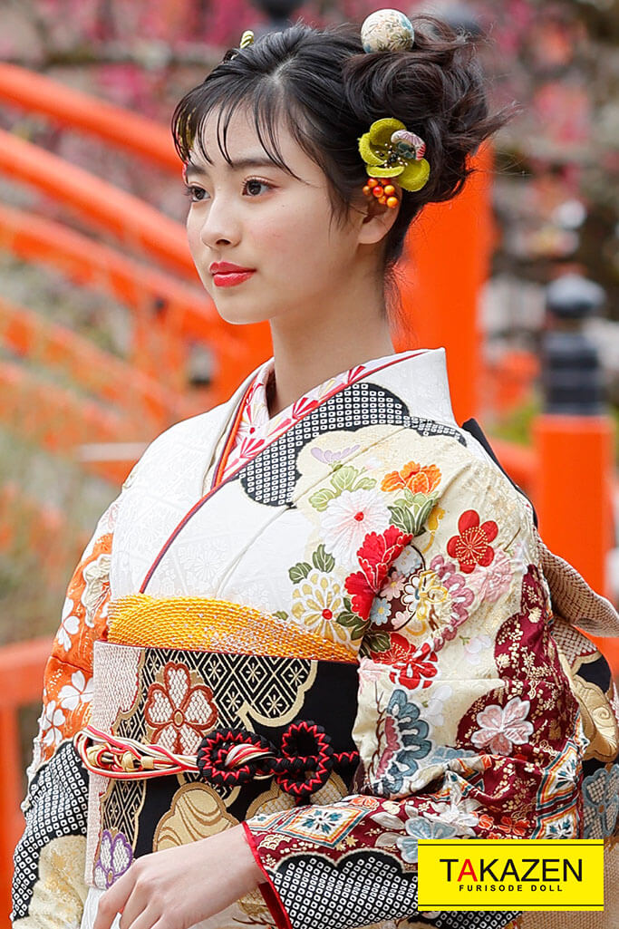 成人式人気振袖 着物 通販レンタル 新作上品綺麗古典 高級絞り風 白 黒 オレンジ K0135 全国対応 振袖レンタルならフリソデドール 成人式 振り袖 卒業式袴レンタルno 1