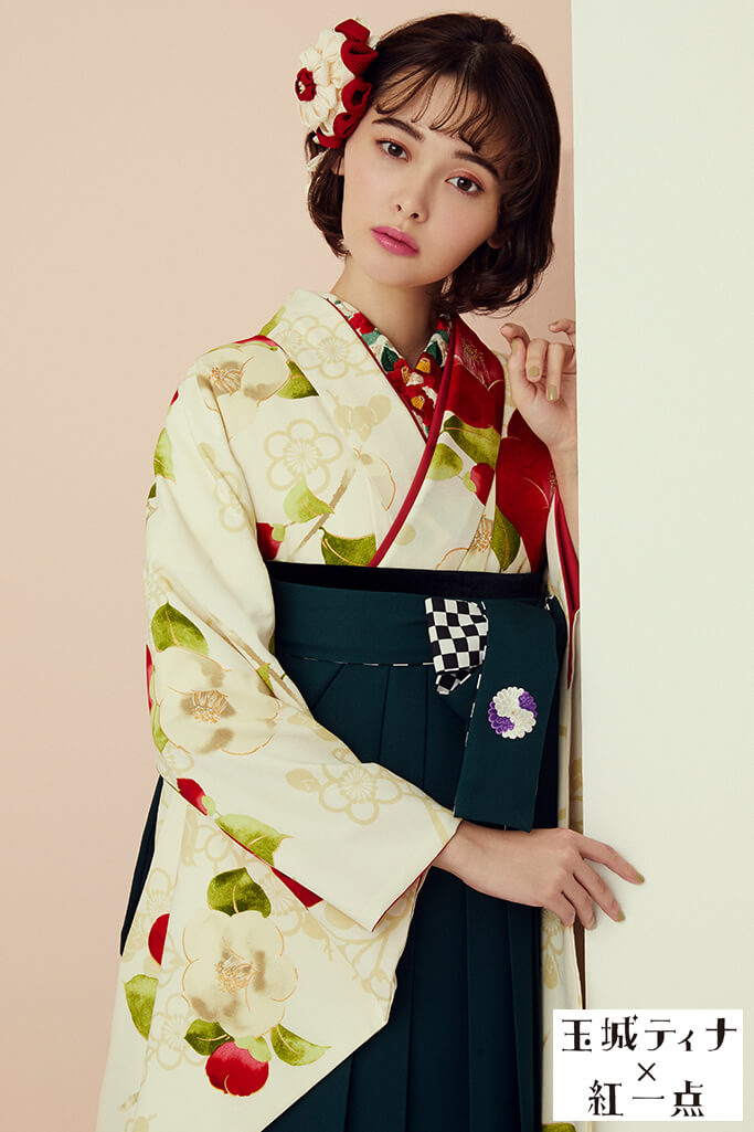 卒業式袴レンタル 人気着物 通販レンタル 個性的レトロポップ シンプル椿柄 白 赤 クリーム R 全国対応 振袖レンタルならフリソデドール 成人式振り袖 卒業式袴レンタルno 1