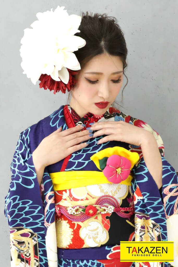 レトロ古典　クリーム/青/赤　菊柄/大柄　派手　可愛い振袖ネットレンタル　個性的　目立つ　　K0029