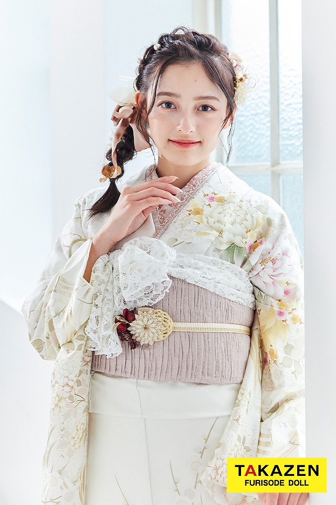くすみカラーガーリー　白　古典柄/ボタン柄/和柄　綺麗　華やか　上品　薄い色　かわいい　統一感のある振袖　大峰ユリホ　LB30