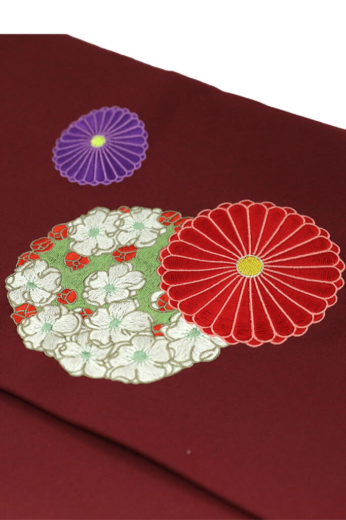 落ち着いた色の袴ネットレンタル(かわいい花柄)　クリーム/赤/黒/グリーン(緑色)　R32017