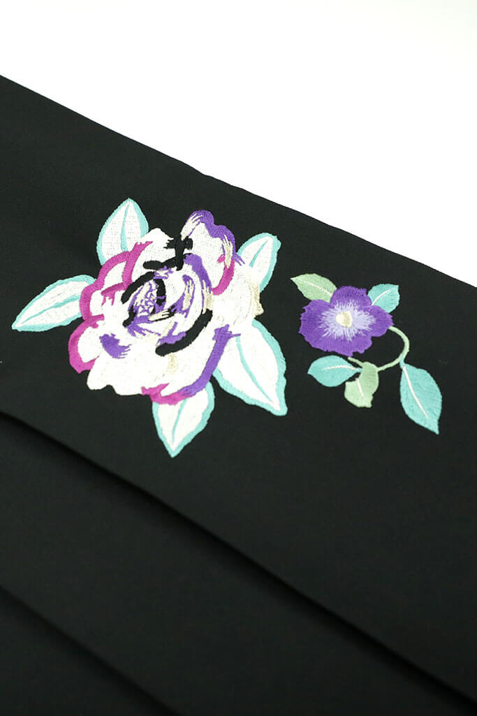 レトロクール　白/黒/ブルー(水色)/紫　個性的かわいい袴ネットレンタル(清楚椿柄)　R32021