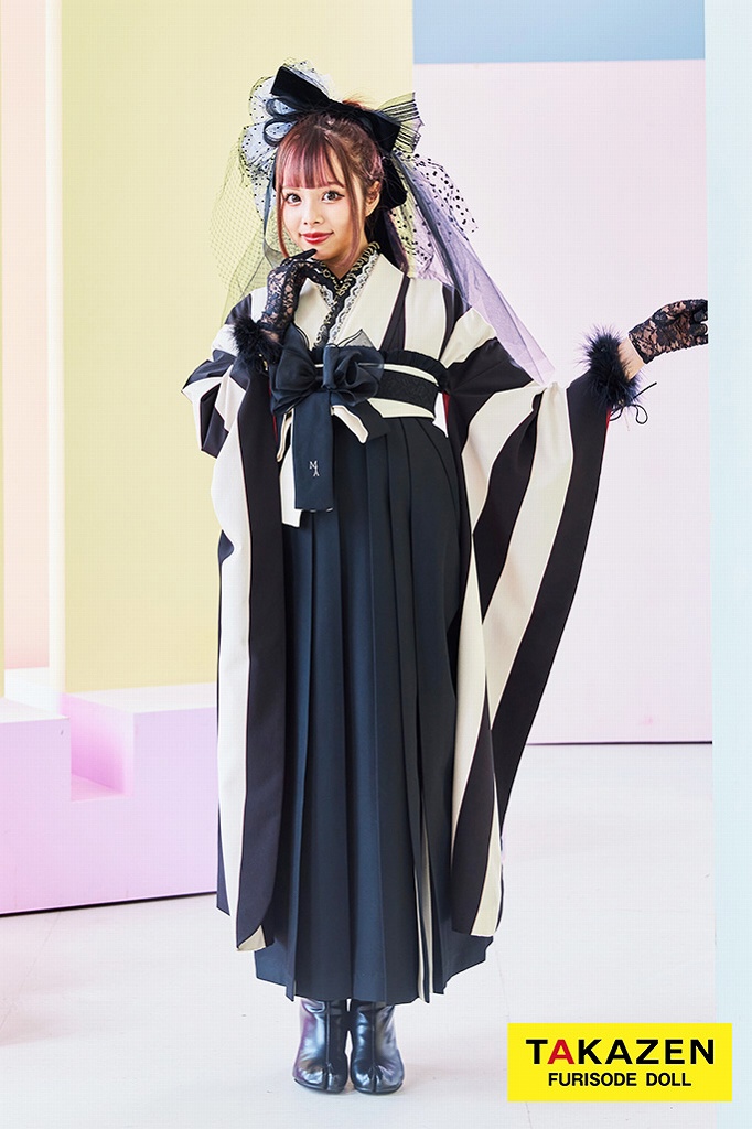 シンプルレトロ　黒/白　ストライプ/縞模様　おしゃれ　ブーツスタイル　モノトーン　個性的　今日好き♡あいさちゃん着用袴ネットレンタル　R30055