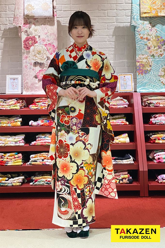 特別価格！レトロ古典　白/赤/白地　梅柄/毬柄　華やか　目立つ色使い　ポップ　破格値振袖ネットレンタル　M3
