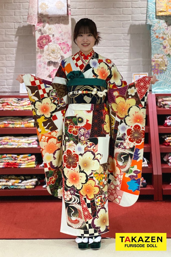 特別価格！レトロ古典　白/赤/白地　梅柄/毬柄　華やか　目立つ色使い　ポップ　破格値振袖ネットレンタル　M3