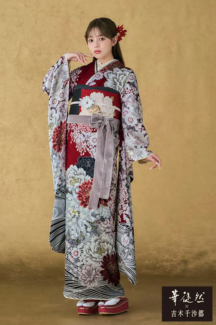 華徒然×吉木千沙都振袖ネットレンタル　赤　牡丹柄/菊柄　かわいい　きれいめ　統一感のある着こなし　K1267