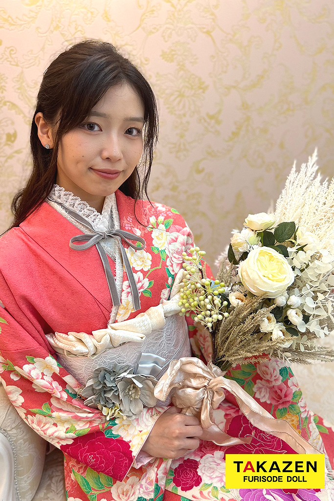プチプラキュート系　ピンク/サーモンピンク　バラ柄　可愛らしい　量産系　リボンコーデ　アレンジ自由　安くてかわいい振袖ネットレンタル　M10