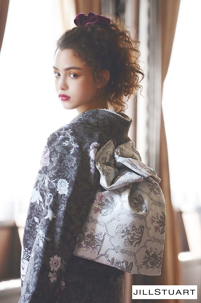 JILLSTUART(ジルスチュアート)振袖ネットレンタル　グレー　ボタニカルフラワー　おしゃれ　かわいい　K624