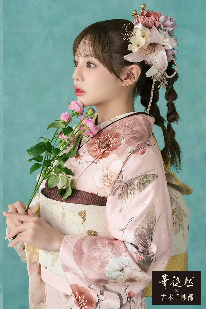 華徒然×吉木千沙都振袖ネットレンタル　ピンク　牡丹柄/蝶々柄　かわいい　くすみカラー　統一感のある着こなし　K1258