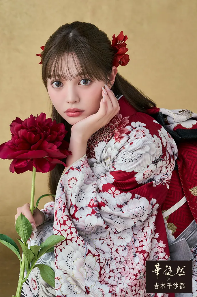 華徒然×吉木千沙都振袖ネットレンタル　赤　牡丹柄/菊柄　かわいい　きれいめ　統一感のある着こなし　K1267