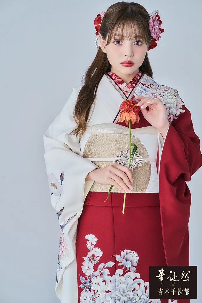 華徒然×吉木千沙都振袖ネットレンタル　赤/白　牡丹柄　おしゃれ　かわいい　片身替わり　統一感のある着こなし　K1270