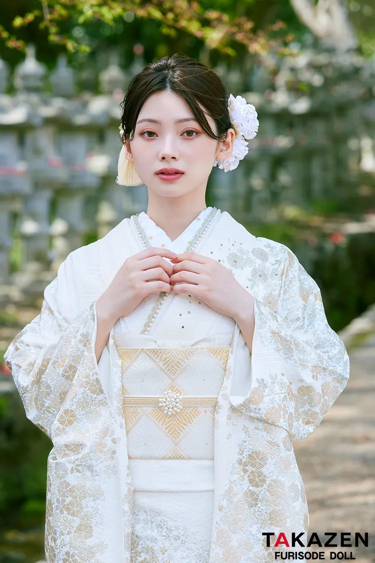 高級古典　白金/白地　桜柄　きれいめ　柄小さめ　エレガント　上品　綺麗系　はんなり　振袖ネットレンタル　LB44