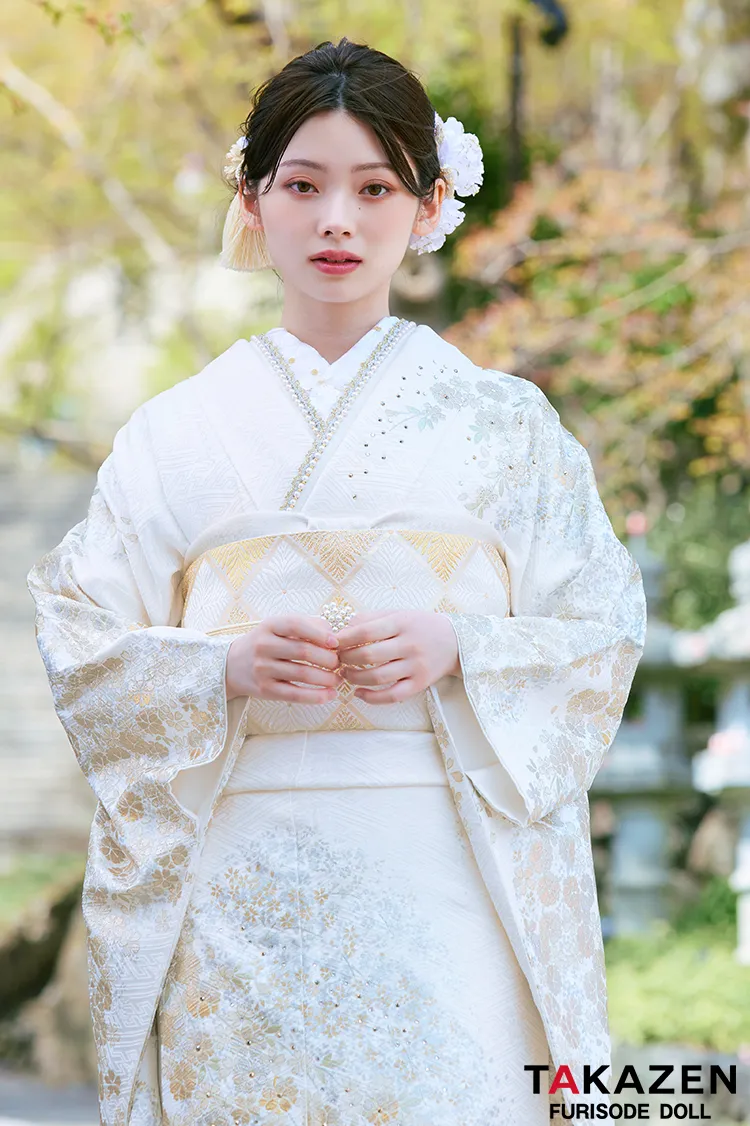 高級古典　白金/白地　桜柄　きれいめ　柄小さめ　エレガント　上品　綺麗系　はんなり　振袖ネットレンタル　LB44