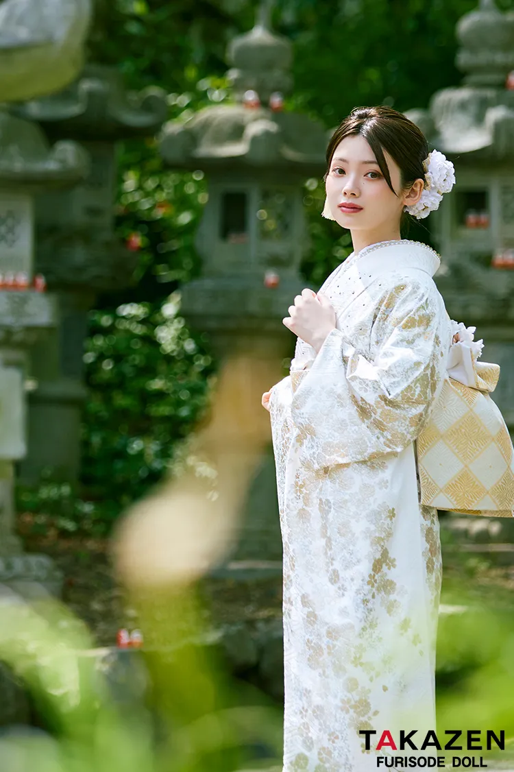 高級古典　白金/白地　桜柄　きれいめ　柄小さめ　エレガント　上品　綺麗系　はんなり　振袖ネットレンタル　LB44