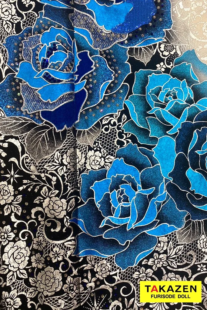 クール系　ブルー(青)/白/黒　薔薇柄　高級　派手　一番目立つ　キラキラ振袖　豪華　スワロフスキー付き　柄多い　かっこいい　今井アンジェリカ　21051