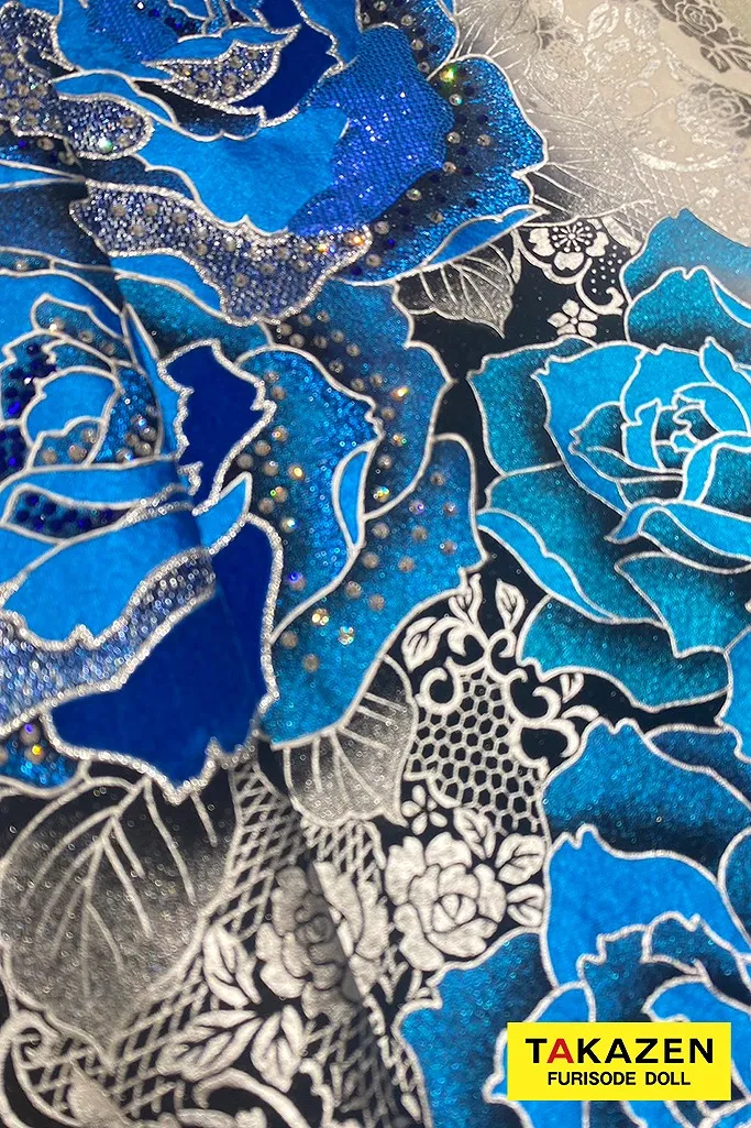 クール系　ブルー(青)/白/黒　薔薇柄　高級　派手　一番目立つ　キラキラ振袖　豪華　スワロフスキー付き　柄多い　かっこいい　今井アンジェリカ　21051