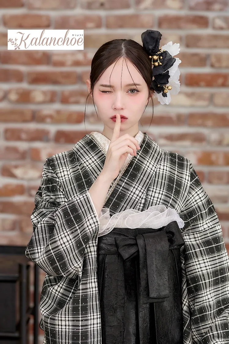 ヴィンテージ袴ネットレンタル　グレー　チェック柄　キラキラストーン付き　個性的　ガーリー　ブーツコーデ　R26080