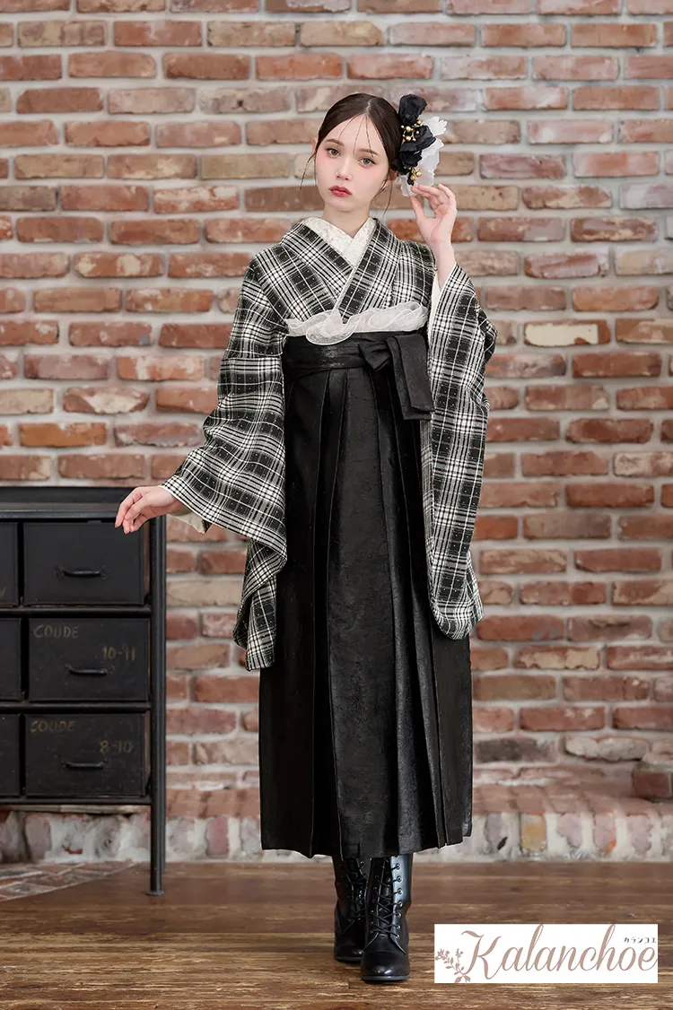 ヴィンテージ袴ネットレンタル　グレー　チェック柄　キラキラストーン付き　個性的　ガーリー　ブーツコーデ　R26080