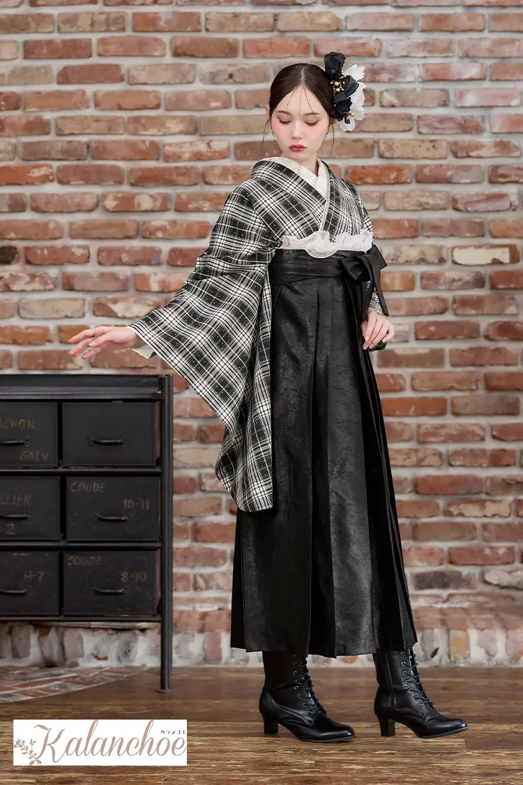 ヴィンテージ袴ネットレンタル　グレー　チェック柄　キラキラストーン付き　個性的　ガーリー　ブーツコーデ　R26080