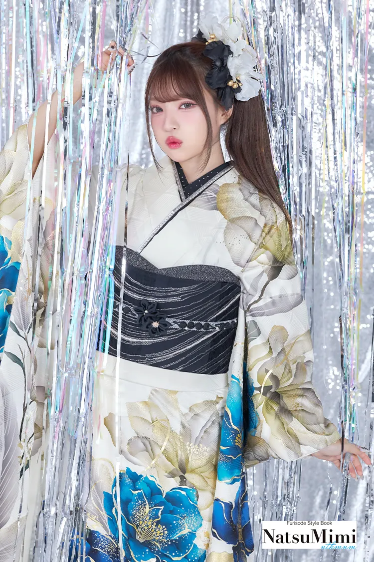NatsuMimiブランド振袖ネットレンタル　白/青　ボタン柄　モード系　きれいめ　大人っぽい　寒色系　K1279