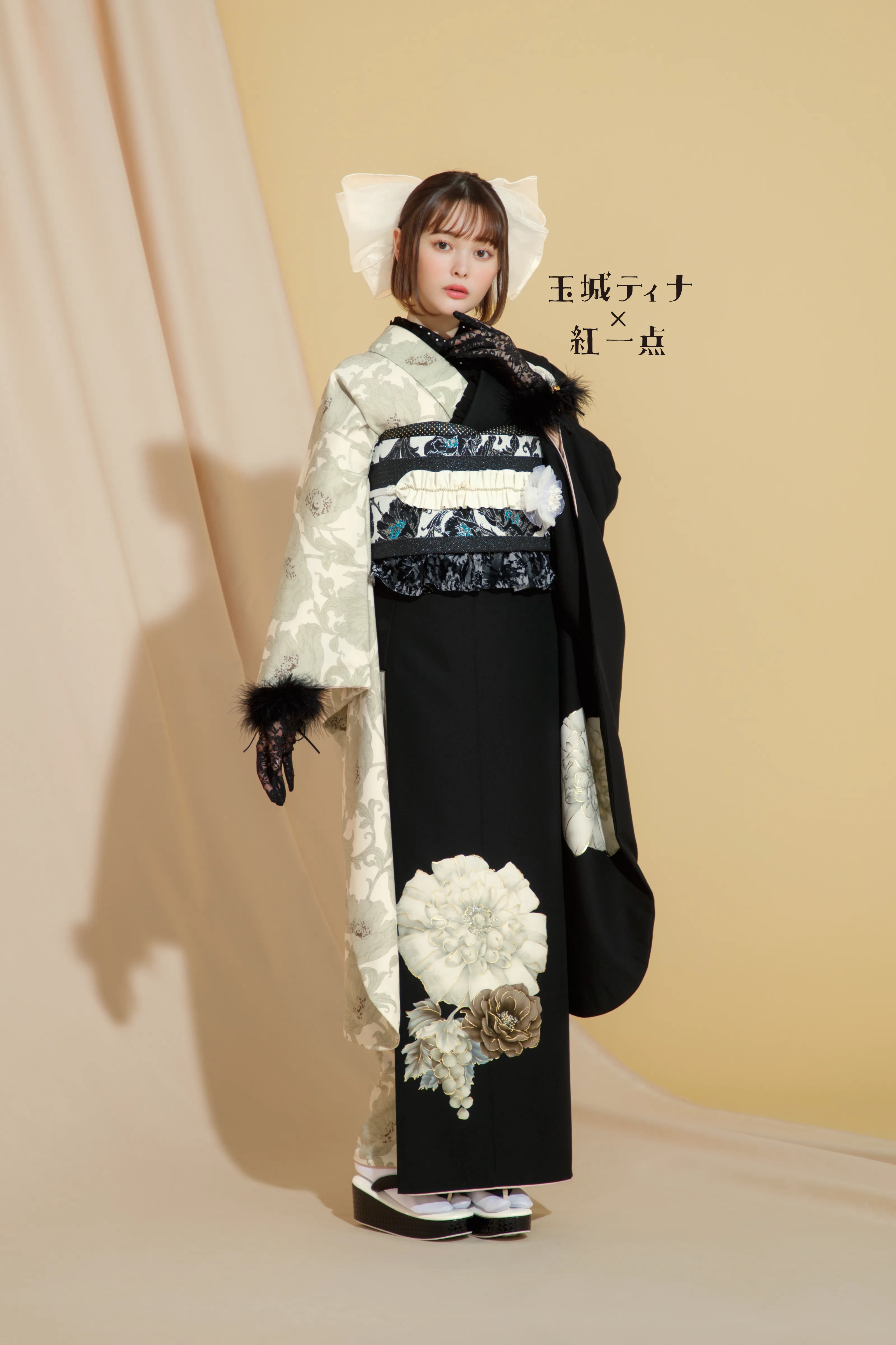 玉城ティナ×紅一点振袖ネットレンタル　黒/白　牡丹柄/洋花　モノトーン　ワンポイント　片身変わり　シンプル　レースコーデ　K793