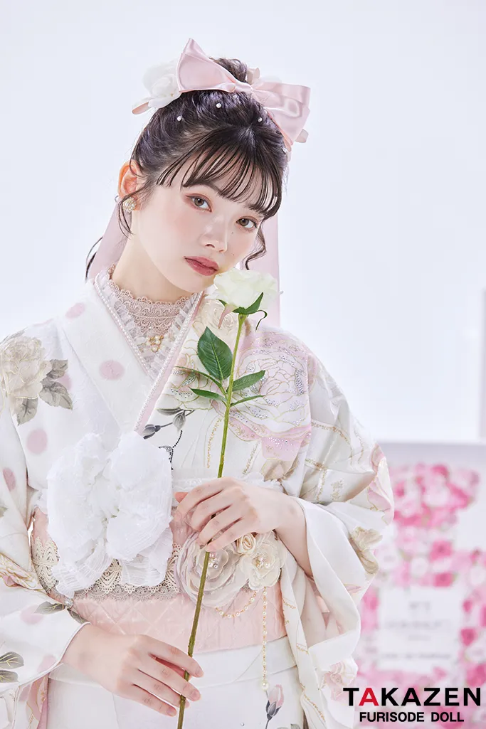 ヘップバーンシャネルカラー　白/ピンク　バラ/リボン柄　かわいい　スワロフスキー付き　レースインナー/ヒールコーデ　南琴奈　24001