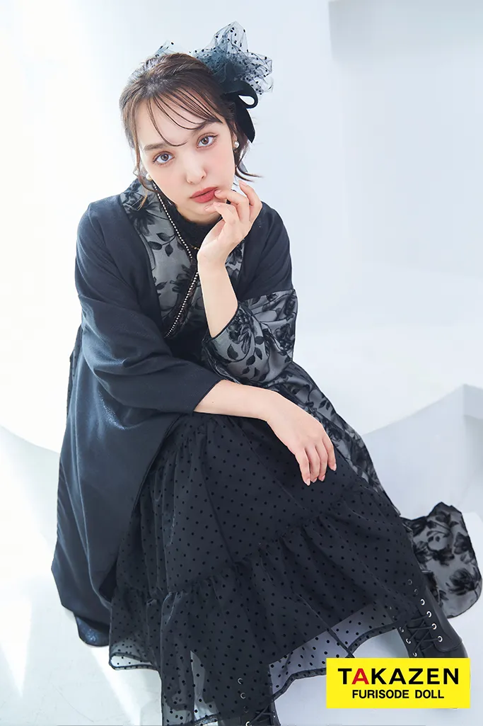 ヴィンテージスタイル袴　黒/ブラック　ラメ入り生地/フロッキー生地　おしゃれ　スタイリッシュ　リボン付きドレス袴ネットレンタル　香川るな　LH4