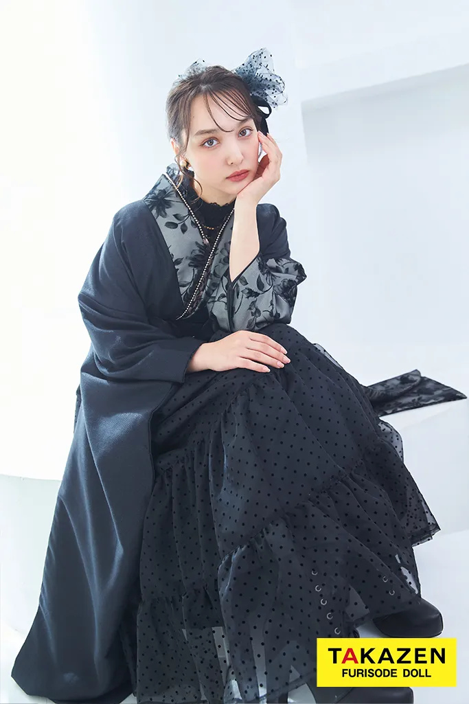 ヴィンテージスタイル袴　黒/ブラック　ラメ入り生地/フロッキー生地　おしゃれ　スタイリッシュ　リボン付きドレス袴ネットレンタル　香川るな　LH4