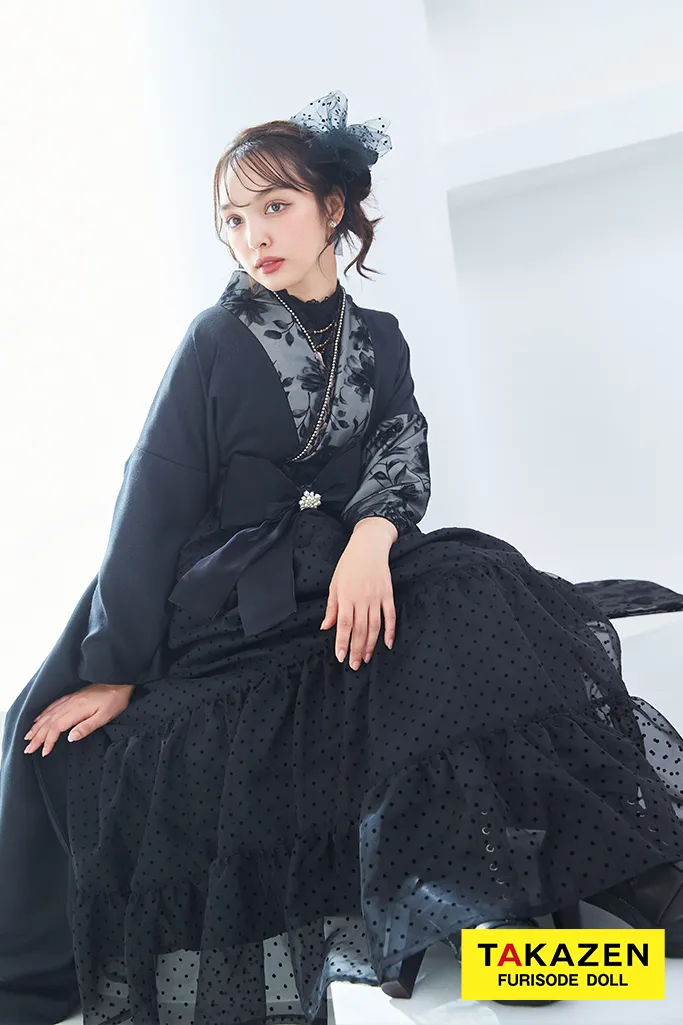 ヴィンテージスタイル袴　黒/ブラック　ラメ入り生地/フロッキー生地　おしゃれ　スタイリッシュ　リボン付きドレス袴ネットレンタル　香川るな　LH4