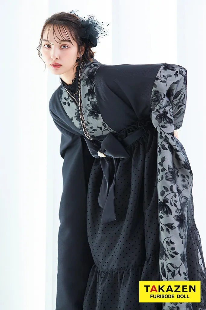 ヴィンテージスタイル袴　黒/ブラック　ラメ入り生地/フロッキー生地　おしゃれ　スタイリッシュ　リボン付きドレス袴ネットレンタル　香川るな　LH4