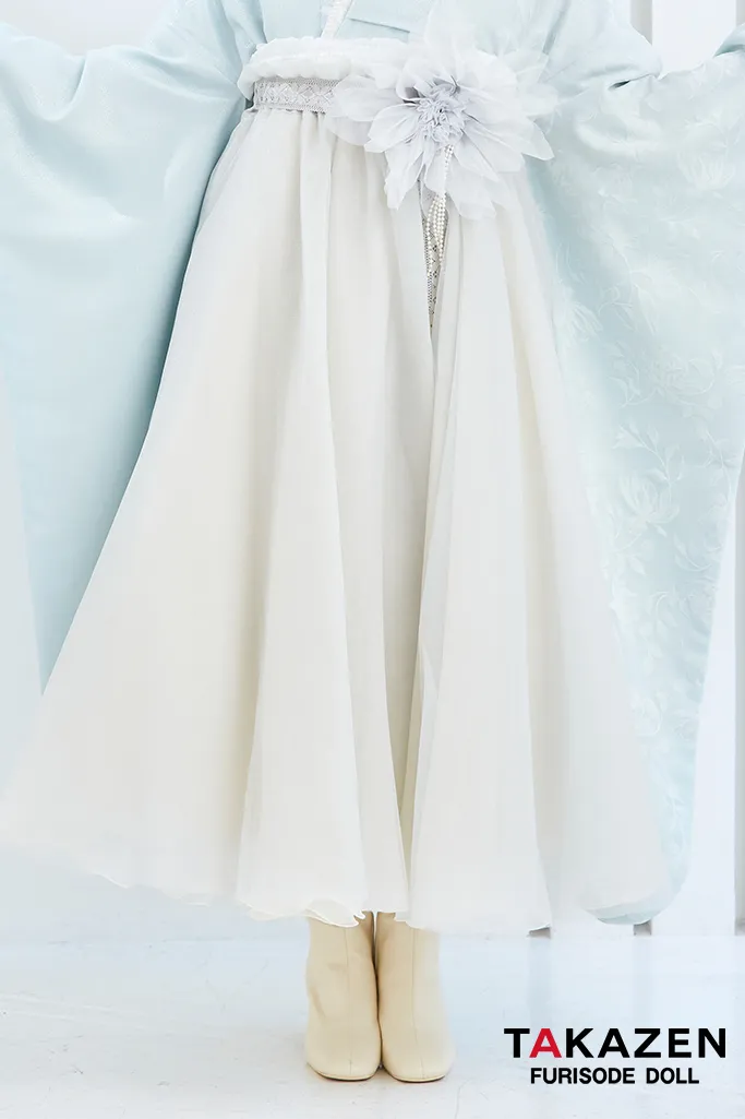 ヴィンテージスタイル袴　水色　スカッとした色合い　ラメ入り生地/フロッキー生地　おしゃれ　かわいい　お花付きドレス袴ネットレンタル　白宮みずほ　LH5