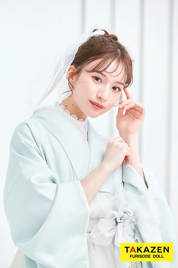 ヴィンテージスタイル袴　水色　スカッとした色合い　ラメ入り生地/フロッキー生地　おしゃれ　かわいい　お花付きドレス袴ネットレンタル　白宮みずほ　LH5