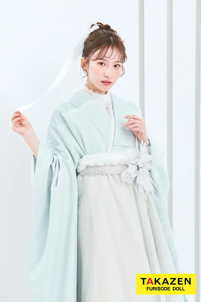 ヴィンテージスタイル袴　水色　スカッとした色合い　ラメ入り生地/フロッキー生地　おしゃれ　かわいい　お花付きドレス袴ネットレンタル　白宮みずほ　LH5