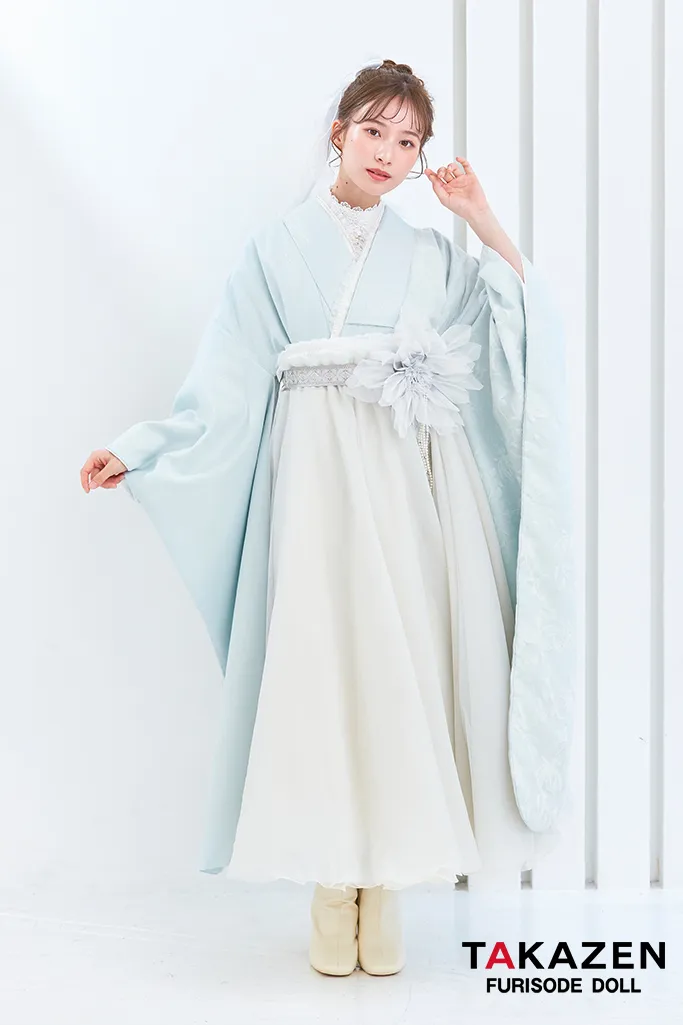 ヴィンテージスタイル袴　水色　スカッとした色合い　ラメ入り生地/フロッキー生地　おしゃれ　かわいい　お花付きドレス袴ネットレンタル　白宮みずほ　LH5