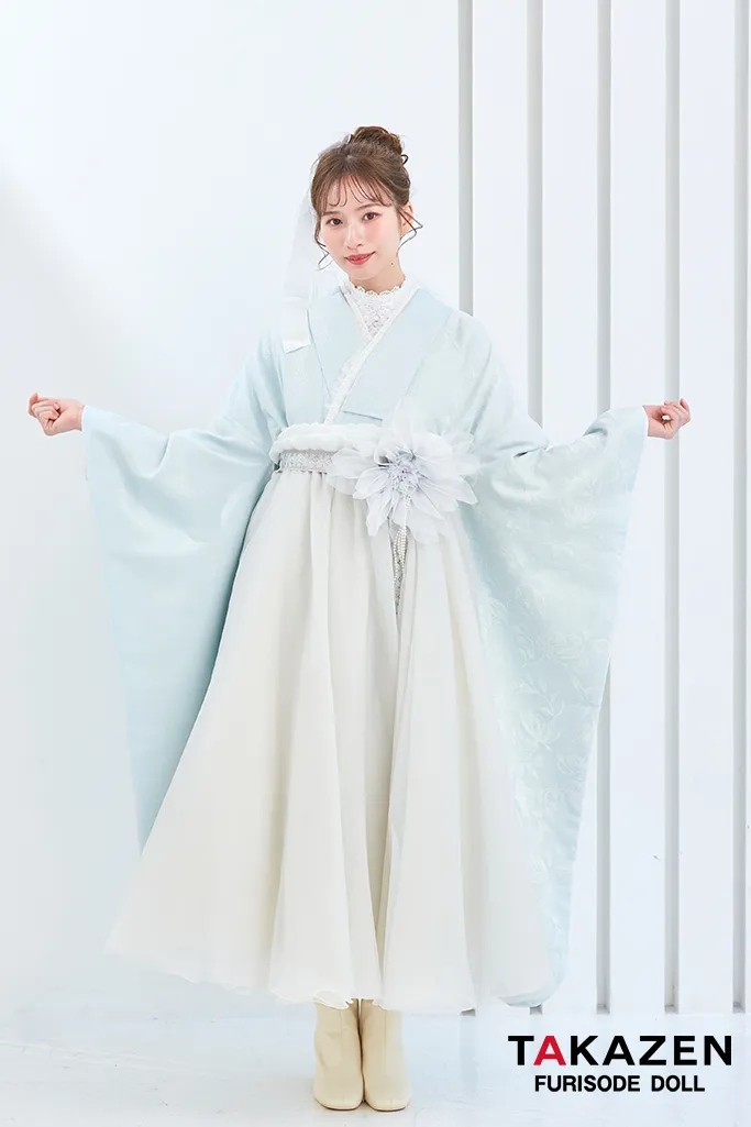 ヴィンテージスタイル袴　水色　スカッとした色合い　ラメ入り生地/フロッキー生地　おしゃれ　かわいい　お花付きドレス袴ネットレンタル　白宮みずほ　LH5