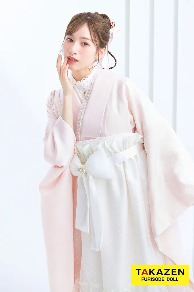 ヴィンテージスタイル袴　ピンク　淡い色　ラメ入り生地/フロッキー生地　おしゃれ　かわいい　リボン付きドレス袴ネットレンタル　白宮みずほ　LH6