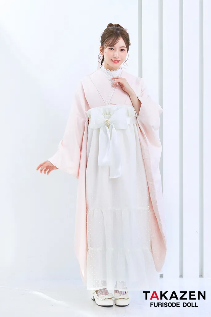 ヴィンテージスタイル袴　ピンク　淡い色　ラメ入り生地/フロッキー生地　おしゃれ　かわいい　リボン付きドレス袴ネットレンタル　白宮みずほ　LH6