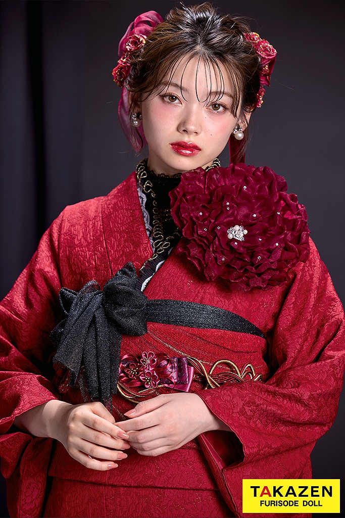 最新作ヘップバーンローズ　赤　薔薇モチーフ付き　立体花　最先端　エレガント　レースインナー/ブーツスタイル　南琴奈　人と被らない振袖ネットレンタル　26006