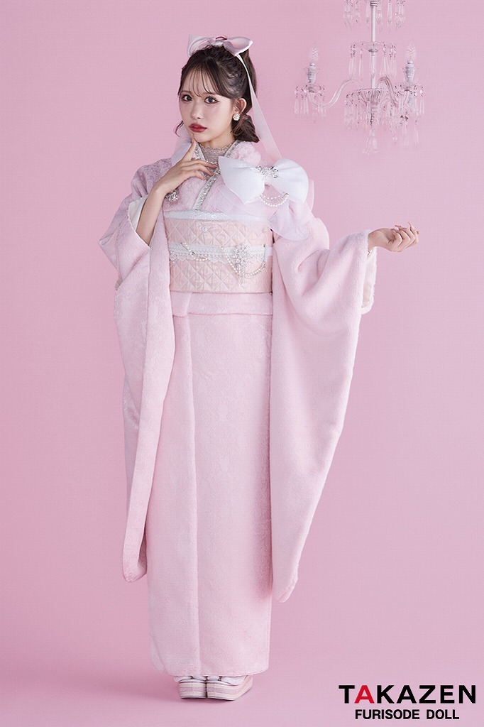 ヘップバーンシュシュ　ピンク　ファー/ジャガード生地　リボン・キラキラパーツ付き　一番目立つ　ふわふわ振袖　セレブ　伊藤桃々　かわいい振袖ネットレンタル　26013