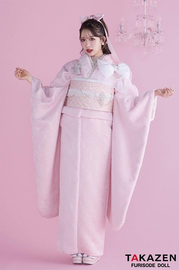 ヘップバーンシュシュ　ピンク　ファー/ジャガード生地　リボン・キラキラパーツ付き　一番目立つ　ふわふわ振袖　セレブ　伊藤桃々　かわいい振袖ネットレンタル　26013