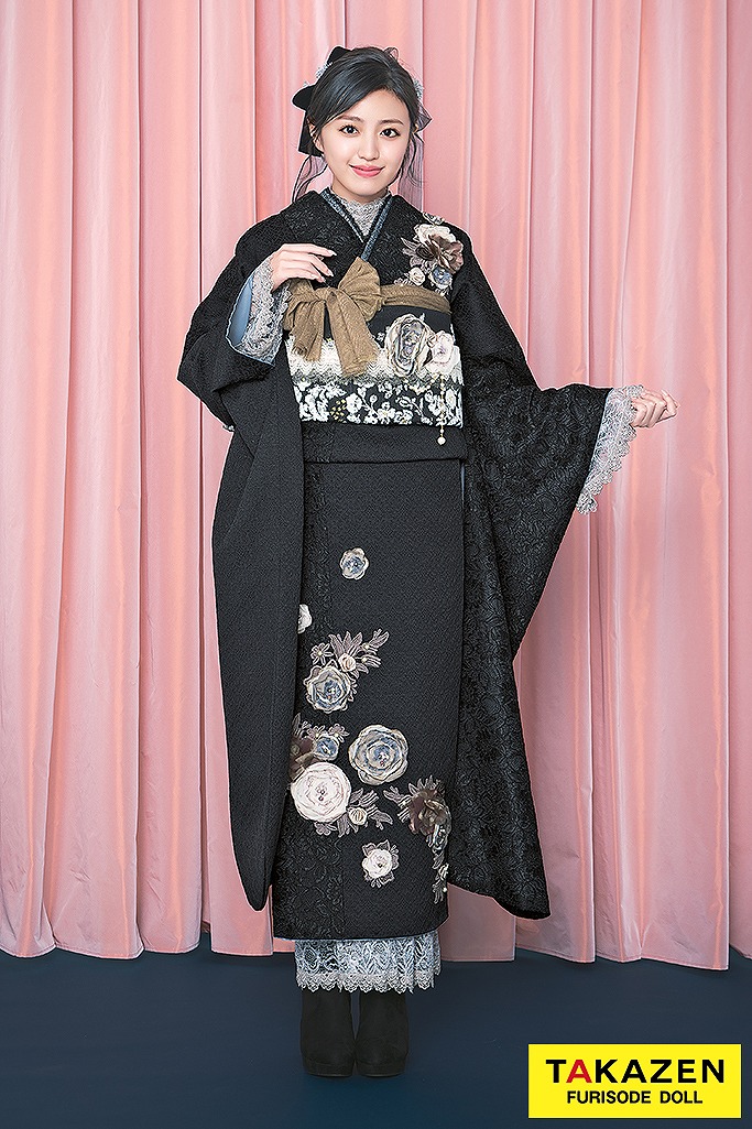 ヘップバーン“ミニョン”(かわいい)　黒　立体花　フレンチレトロ　おしゃれな　レースインナー/ブーツコーデ　香音　ガーリー振袖ネットレンタル　24011