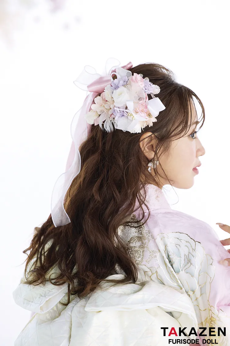 ヘップバーン最新作　コスメカラー　ピンク　バラ柄/リボン柄　一番かわいい振袖ネットレンタル　ガーリー　キラキラ　スワロフスキー・パール付き　香音　27001